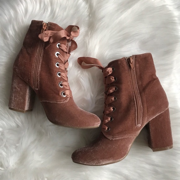 Kenneth Cole Reaction Shoes - NWOB Kenneth Cole Lace Up Velvet Booties